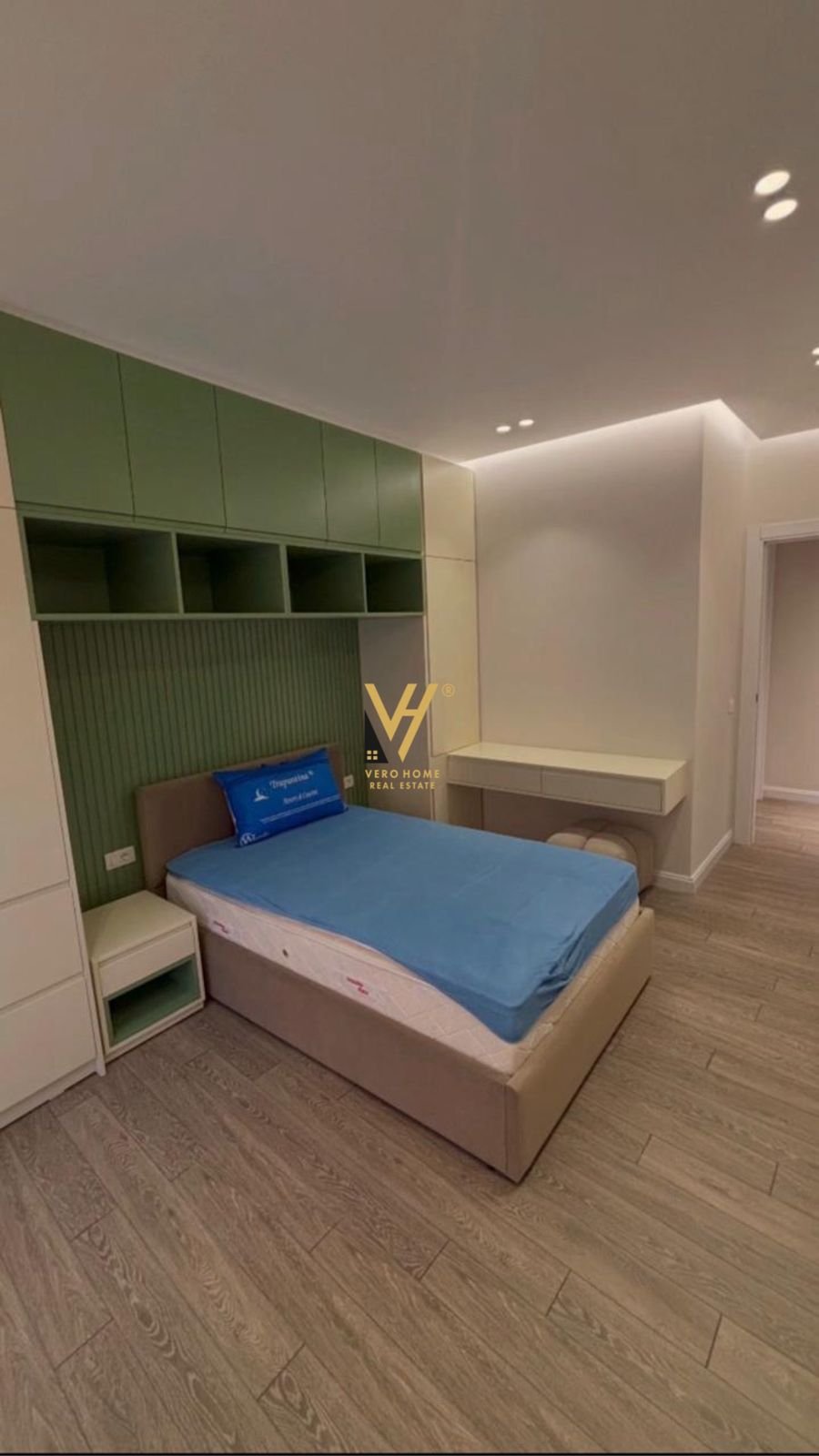 2+1 ME QIRA TE ROSE GARDEN, TEG 1.100 EURO