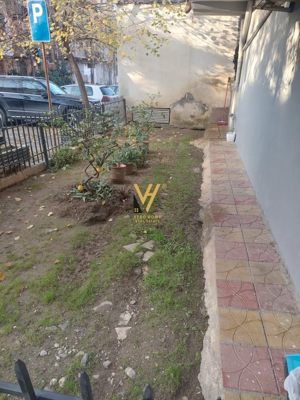 AMBIENT TE SHKOLLA BAJRAM CURRI 80.000 LEKE