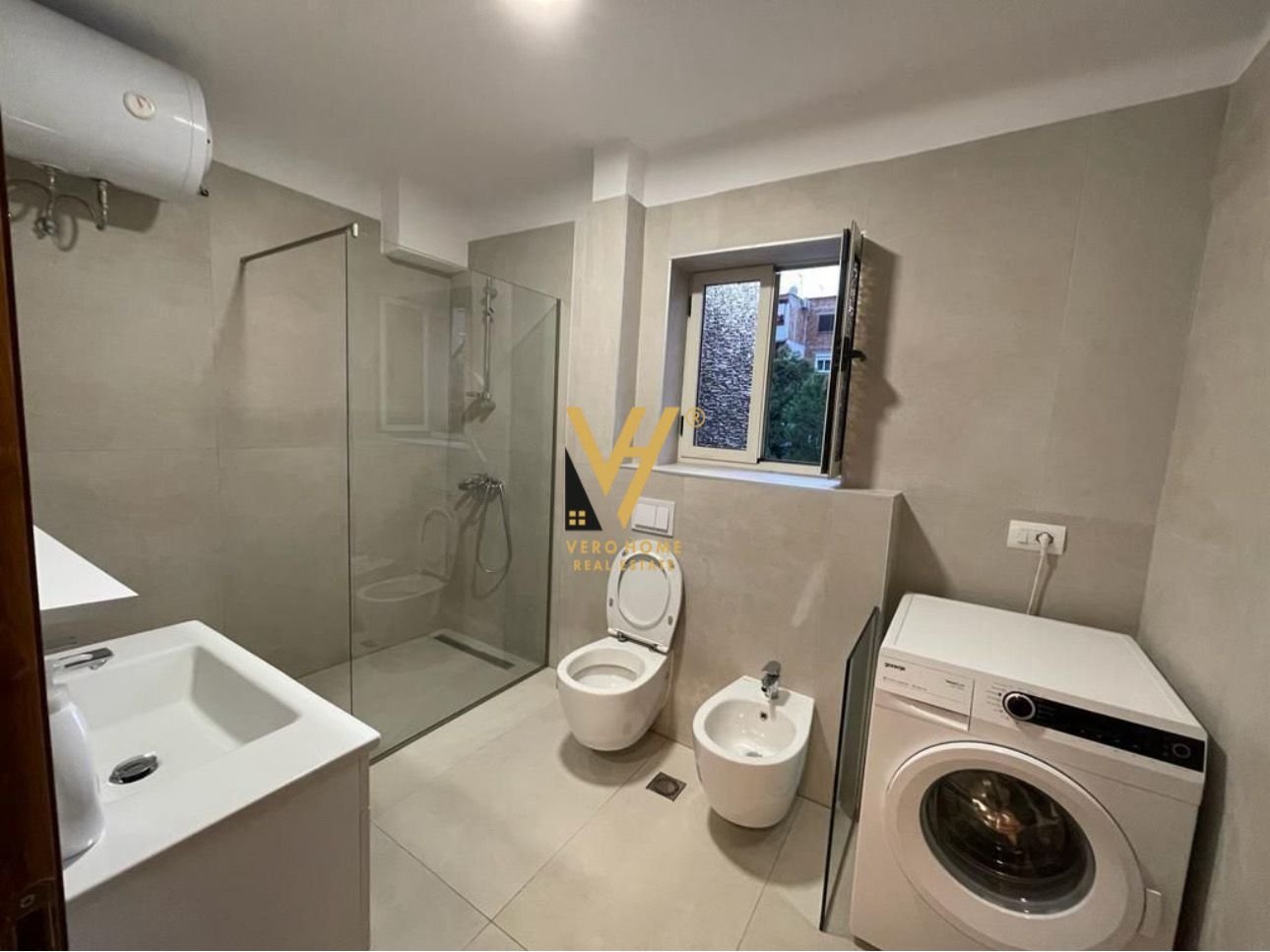 JEPET APARTAMENT 2+1 ME QERA TE MOZAIKU 75.000 LEK