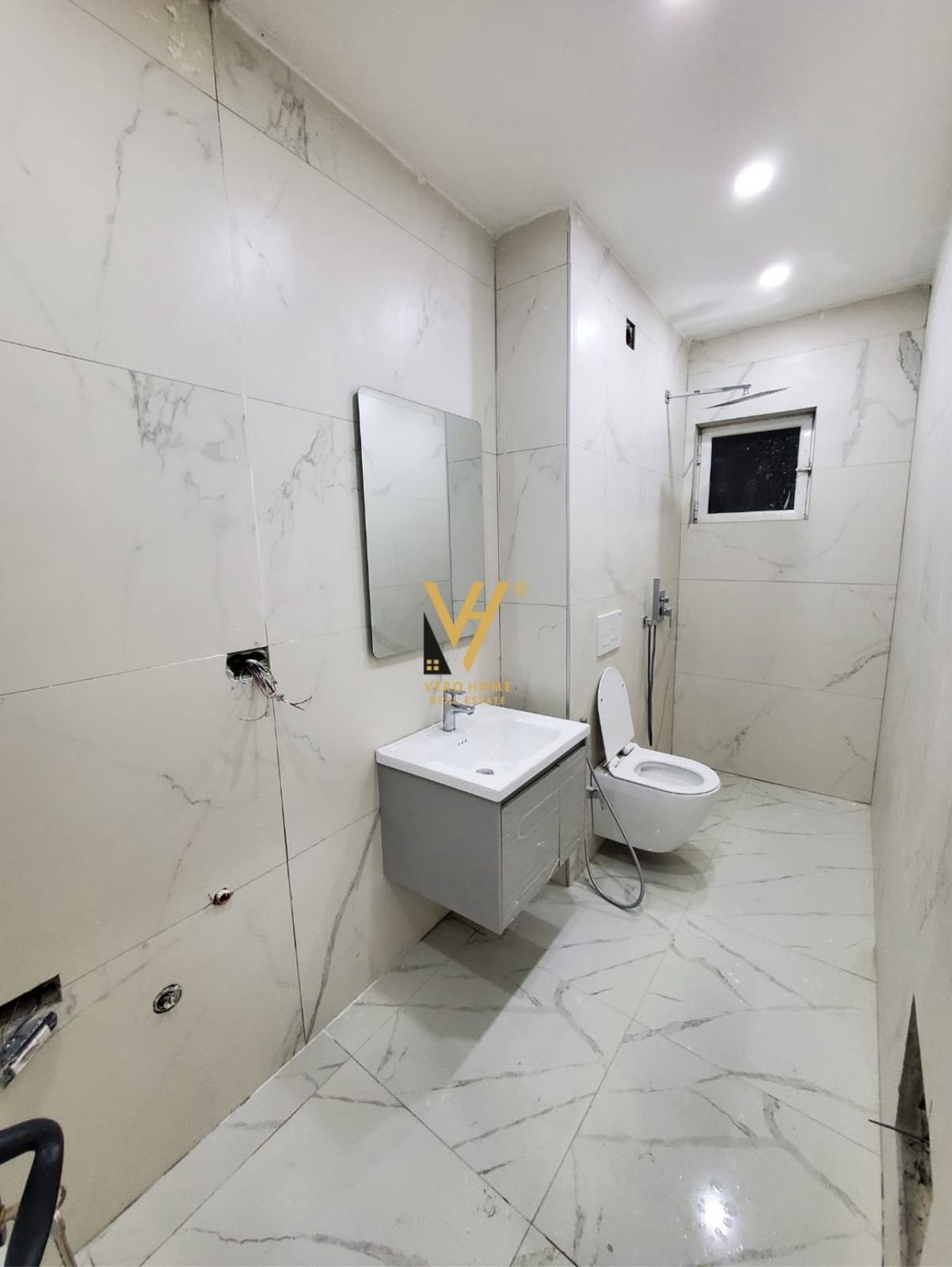 1+1 TE KOMUNA E PARISIT 190.000 EURO