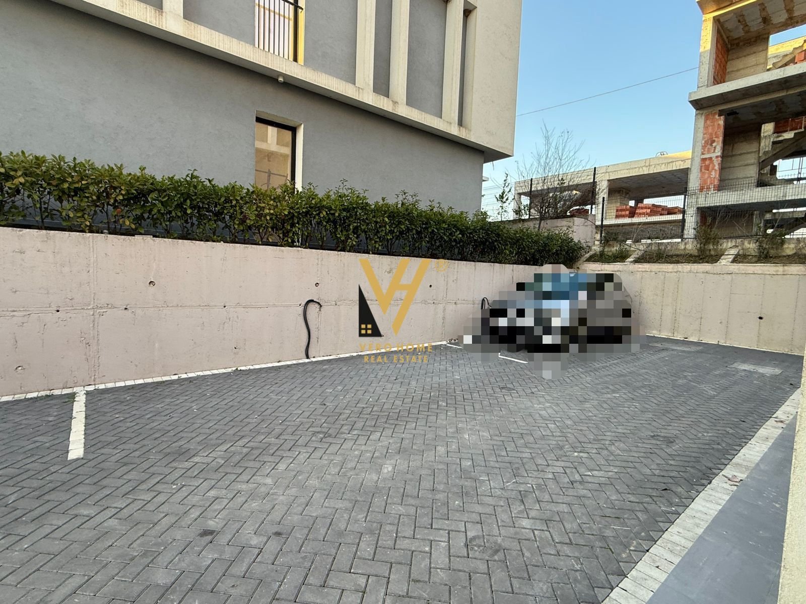 2+1+VERANDE ME QERA TE O2 RES, FARKE 1.300 EURO