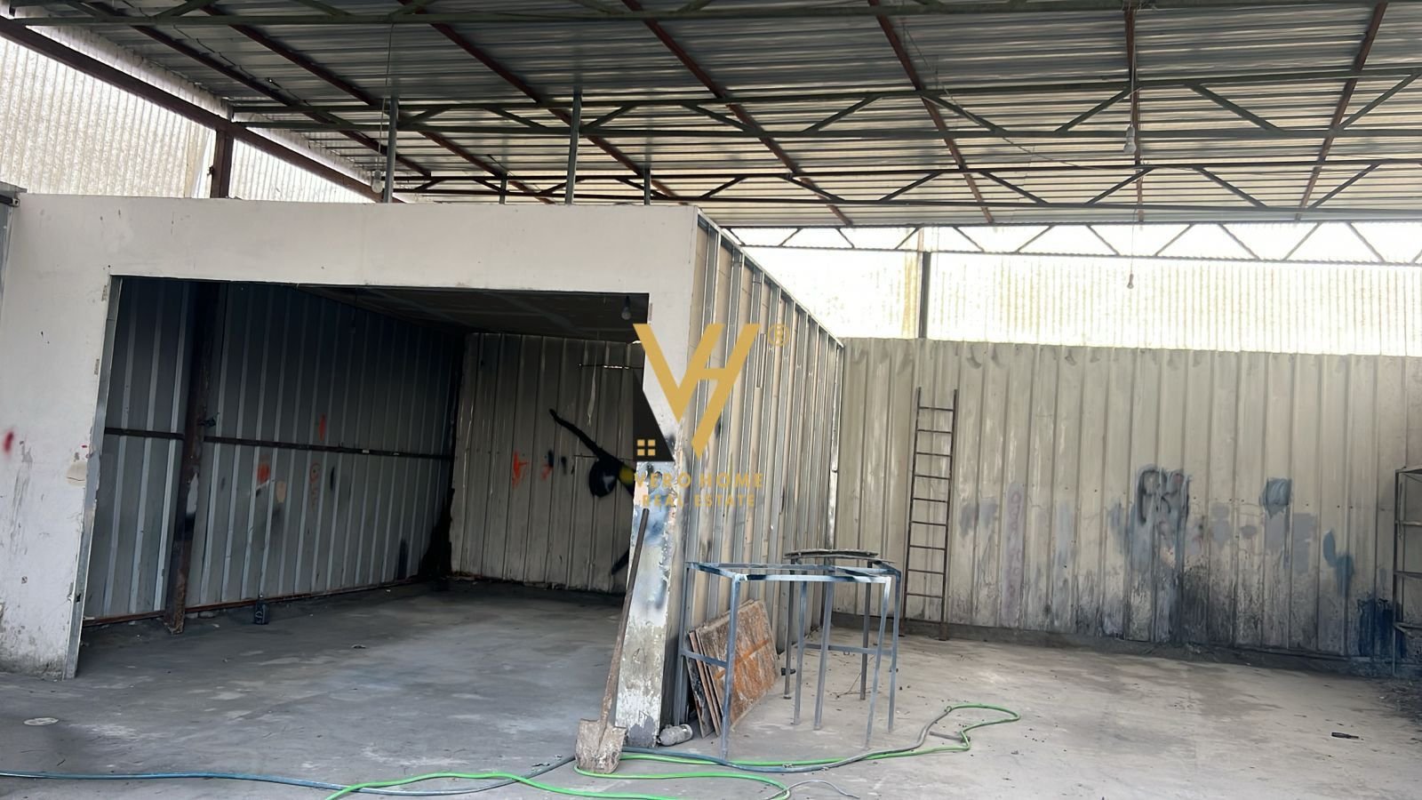 MAGAZINE 100 M2 ME QERA TE SIRI KODRA 60.000 LEKE