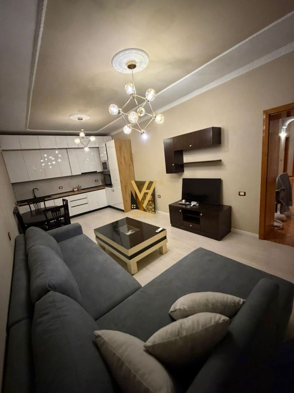 2+1 ME QIRA TE 21 DHJETORI 70.000 LEKE