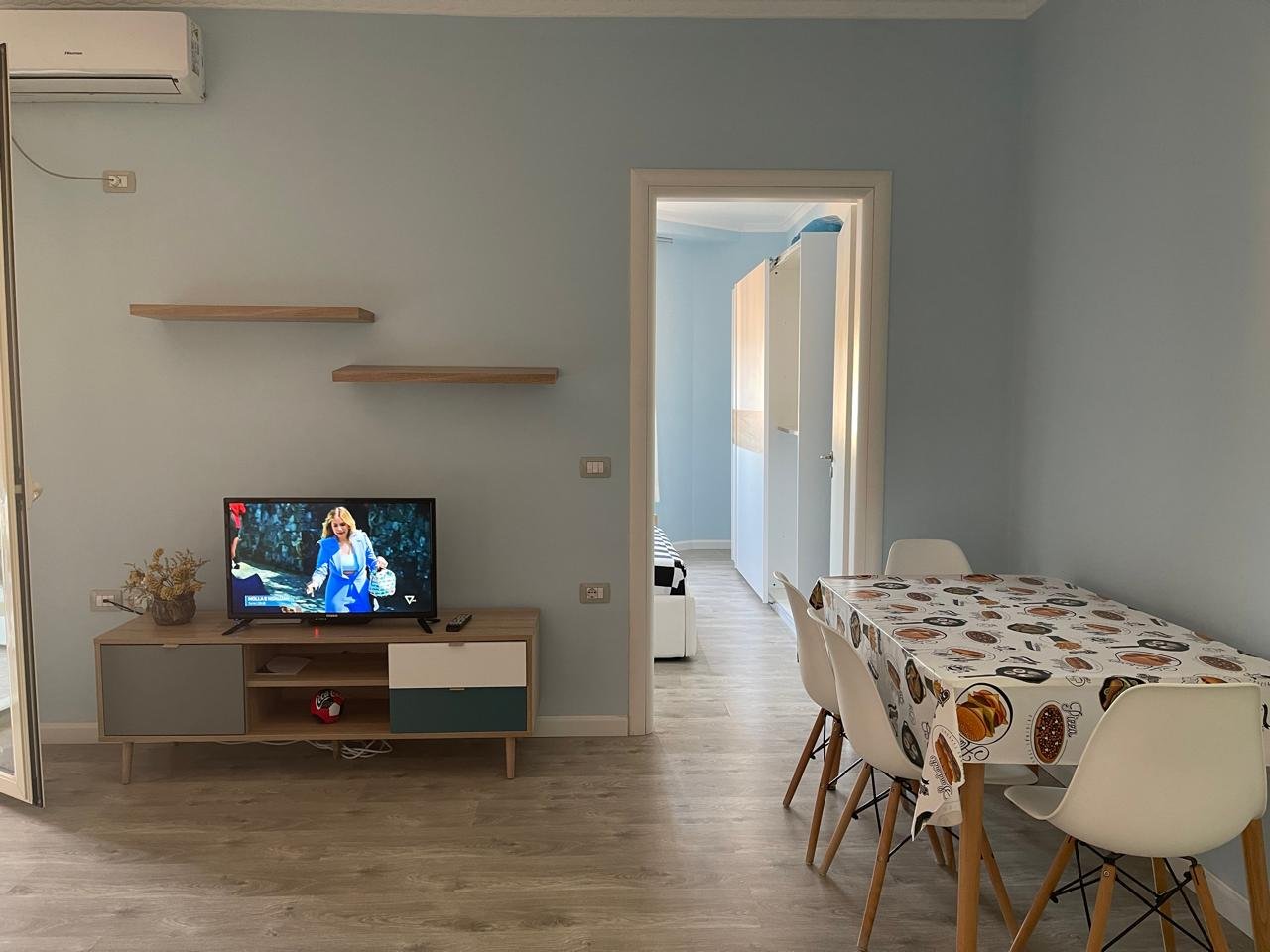 Jepet me qera apartament 1+1 në Lungomare vlorë