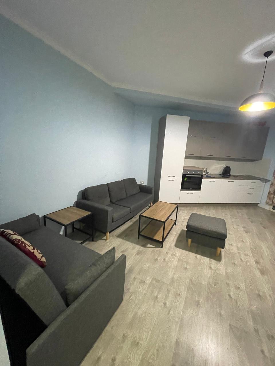 Jepet me qera apartament 1+1 në Lungomare vlorë