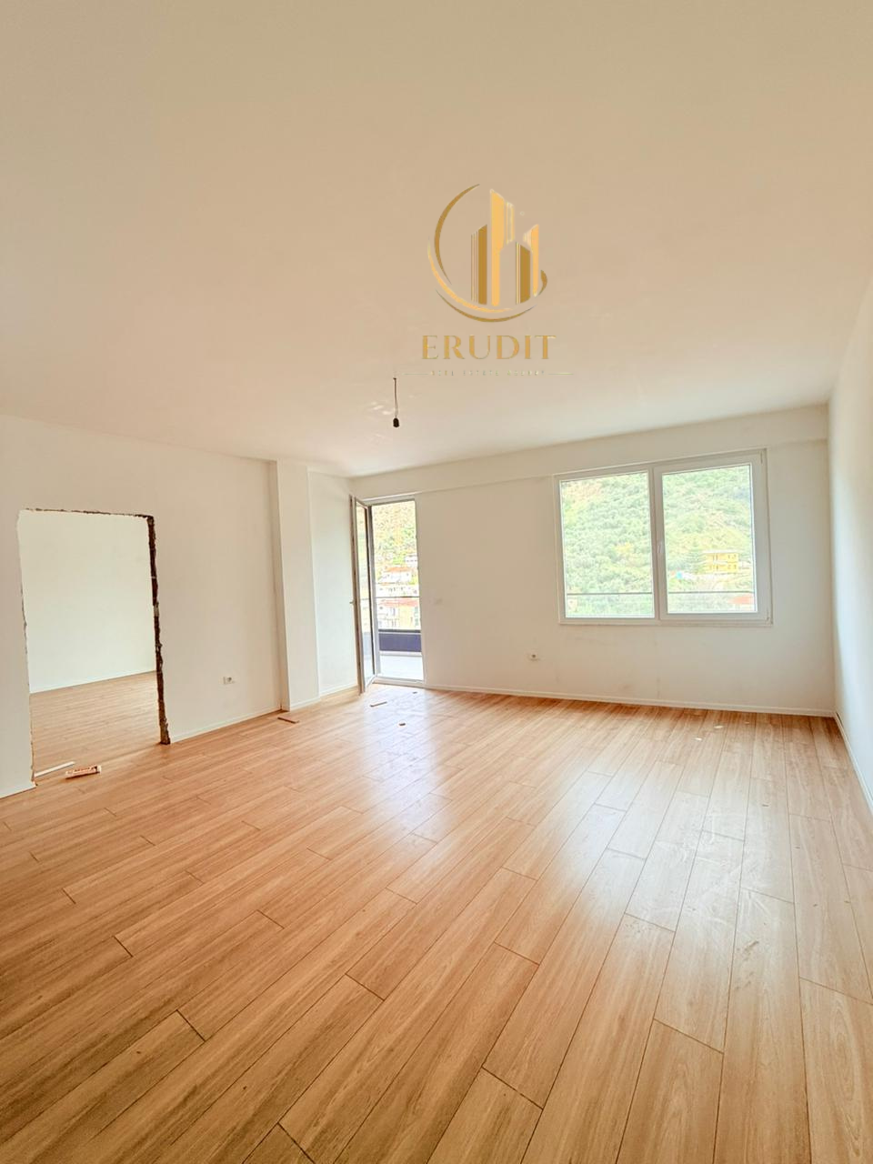 ✨ Shitet Apartament 1+1 në Lungomare, Vlorë