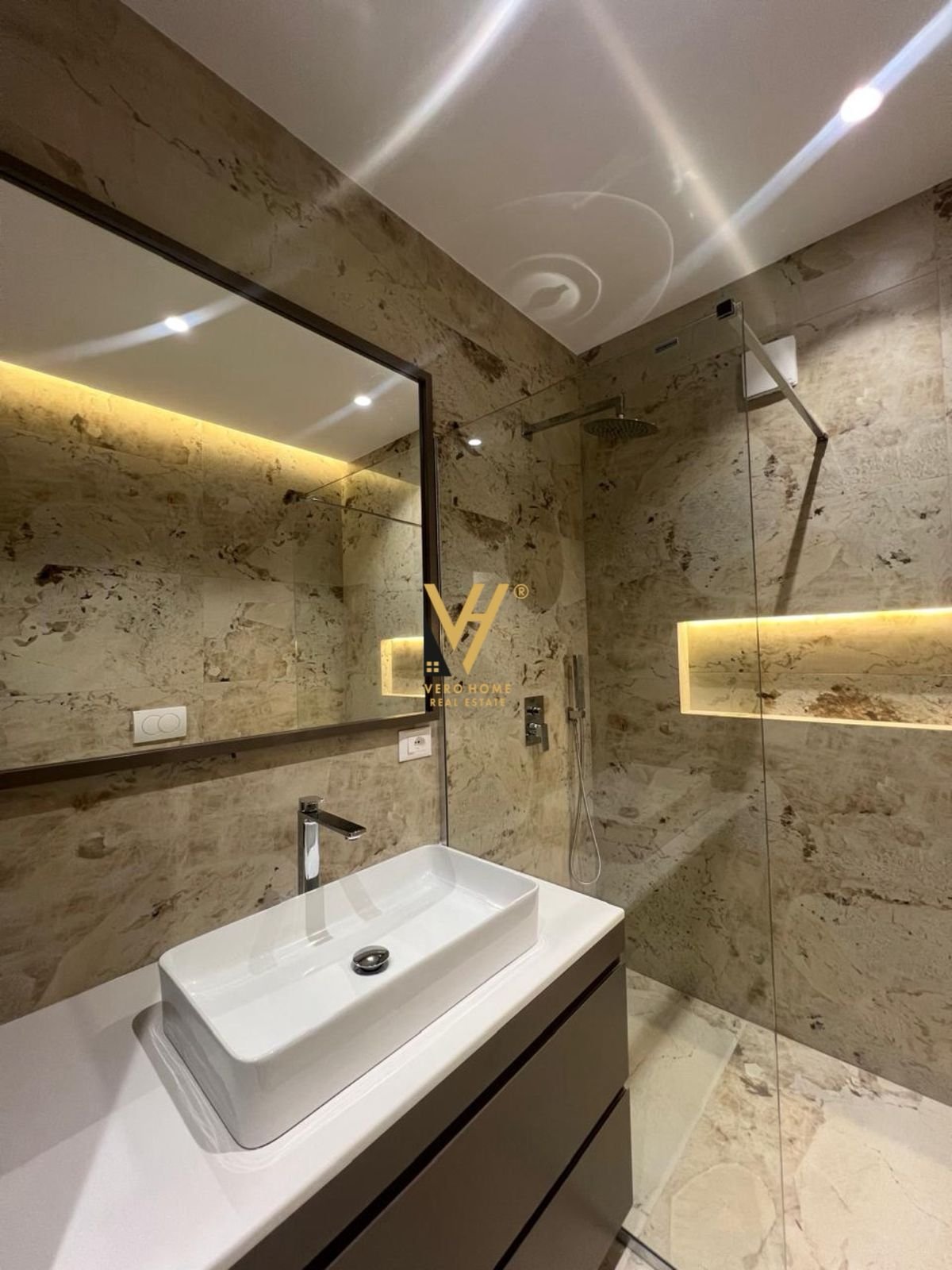 3+1+2+3BLK ME QIRA TE RR. KOSOVAREVE 2.500 EURO