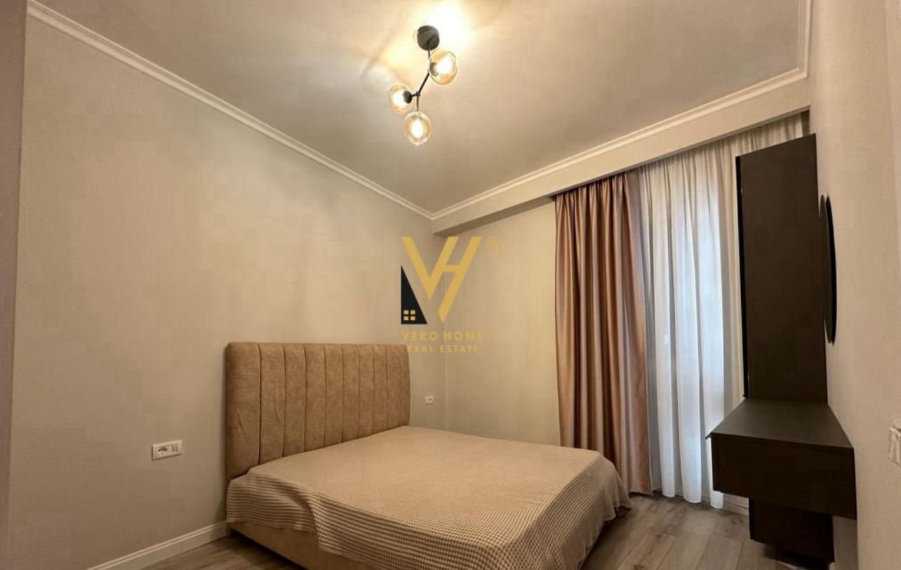 1+1 ME QERA TE TEG, ROSE GARDEN 680 EUR