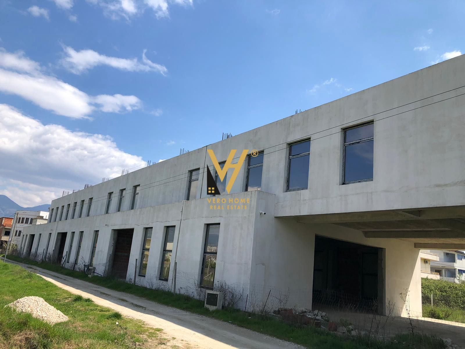 KAPANON 2.500 M2 ME QERA NE KAMEZ 8.000 EURO