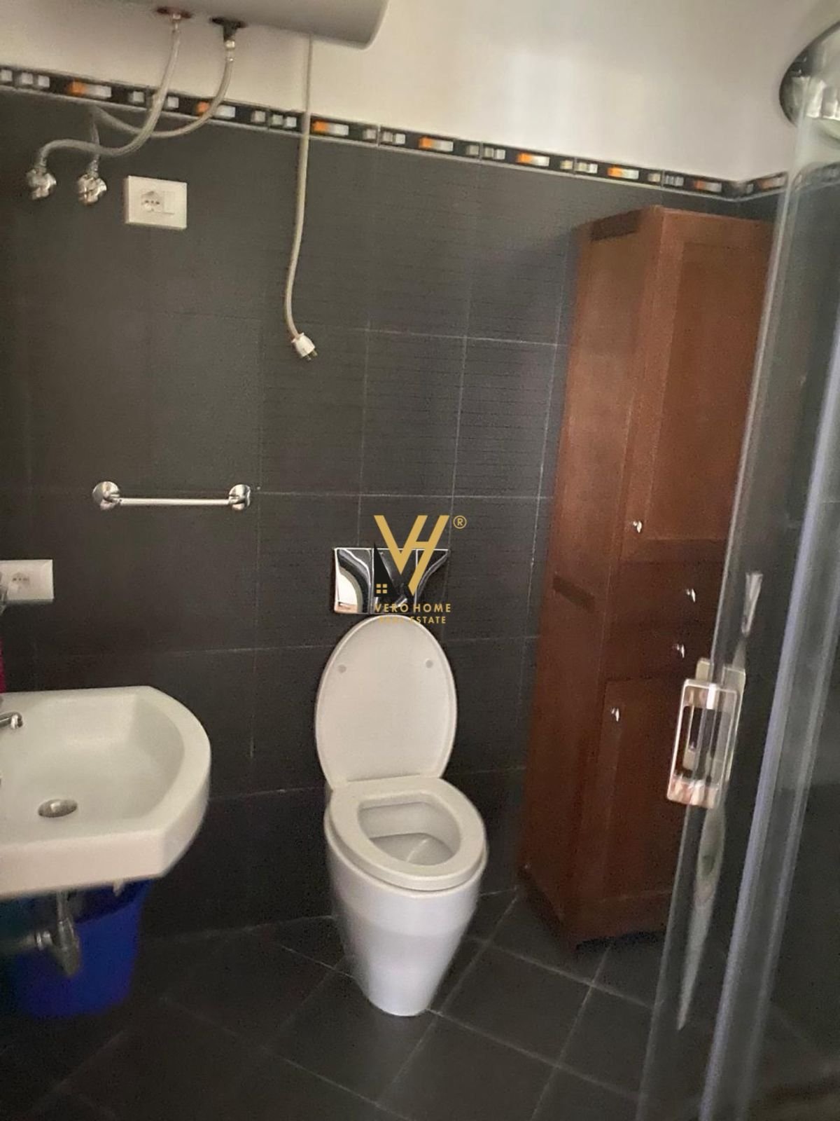 2+1+2+BLK ME QERA TE KOPSHTI ZOLOGJIK 1.100 EURO