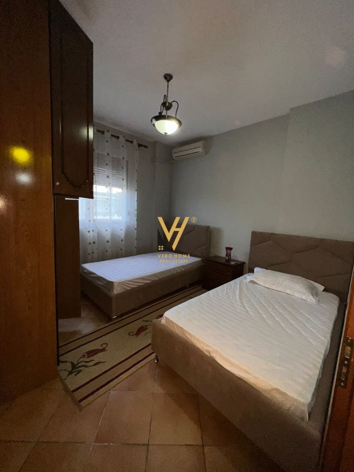 3+1+2 ME QERA TE KOMUNA E PARISIT 70.000 LEKE