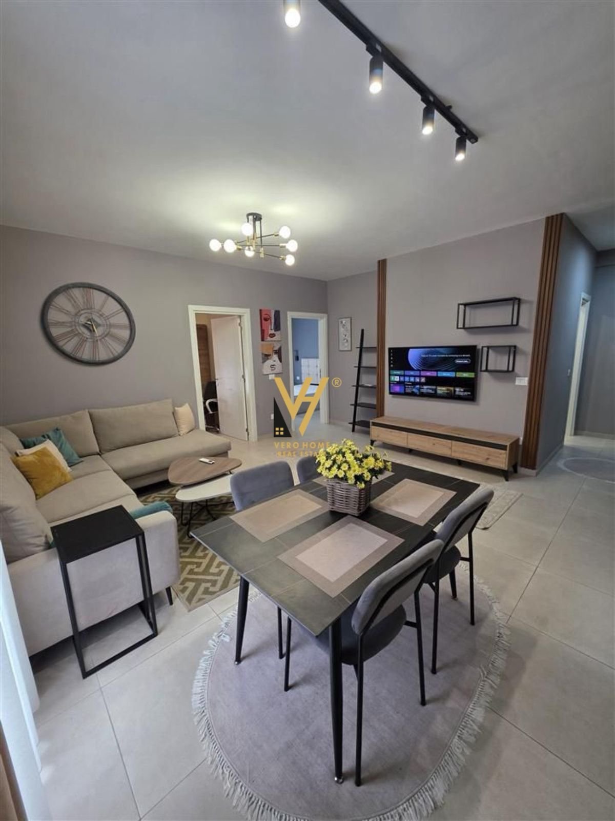 2+1+2+BLK ME QERA TE KOPSHTI BOTANIK 900 EURO