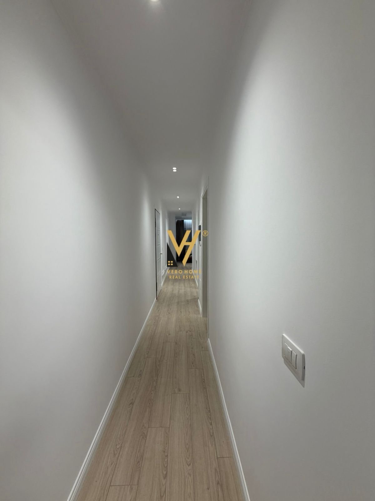 2+1+BLK ME QERA TE MYSLYM SHYRI 1.000 EURO