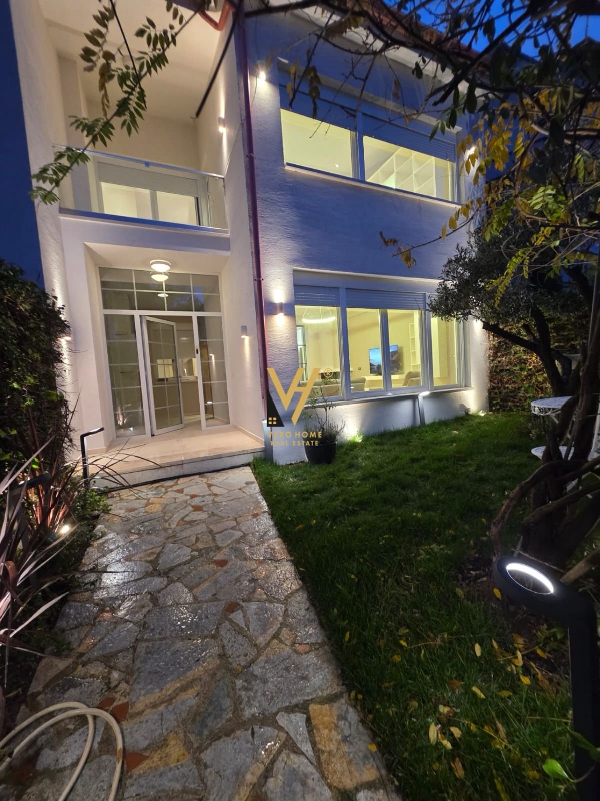 VILE DY KATESHE TE KODRA E DIELLIT 490.000 EURO