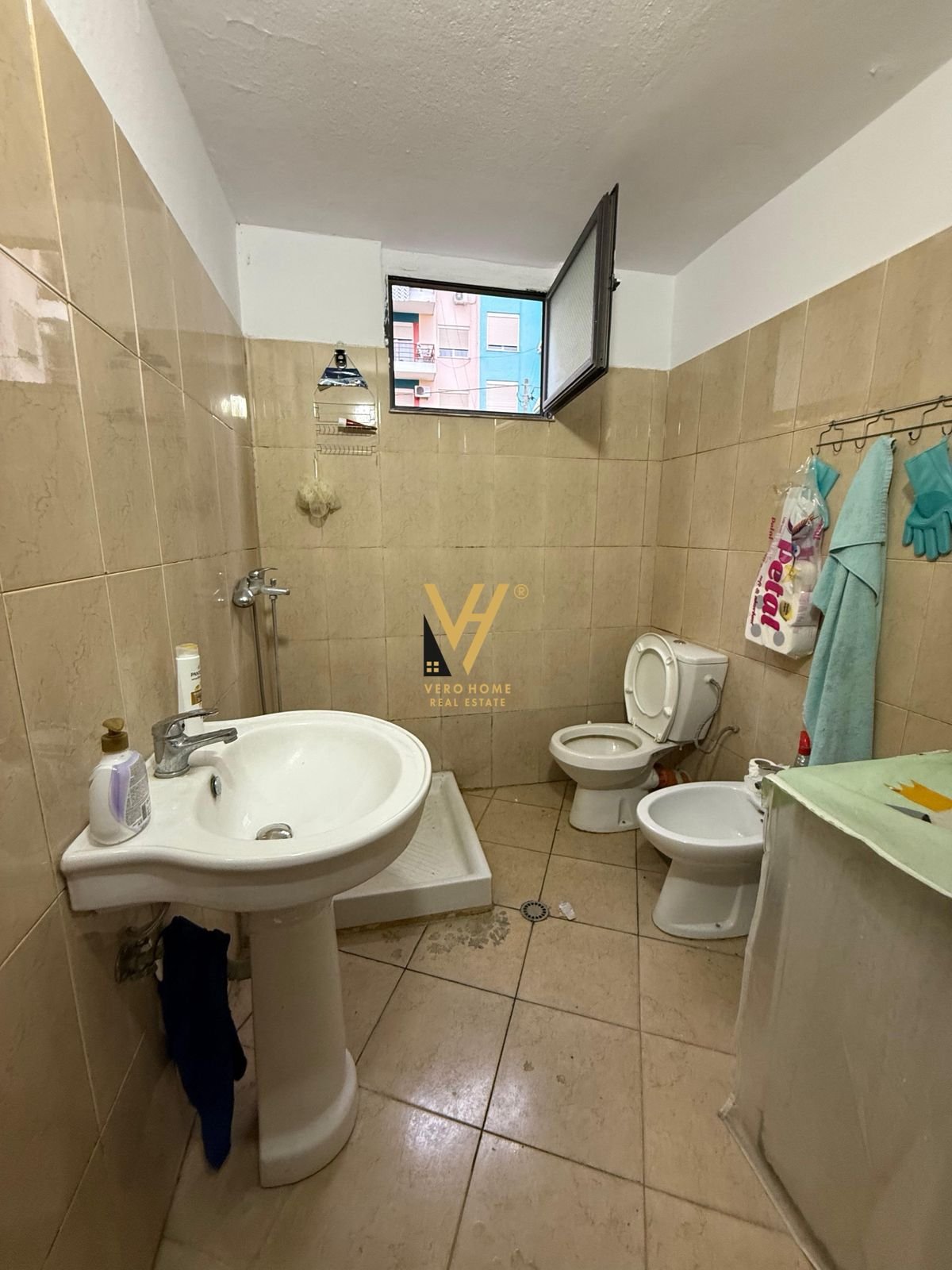 1+1+BLK ME QERA TE STACIONI TRENIT 40.000 LEKE