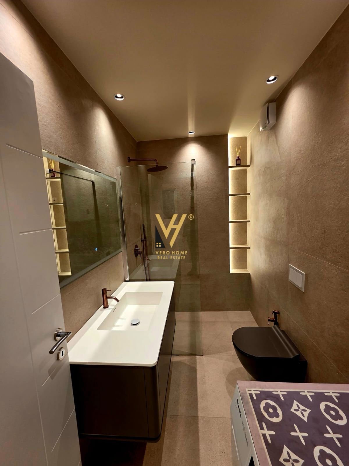 3+1+2+BLK ME QIRA TE KOMUNA PARISIT 1.800 EURO