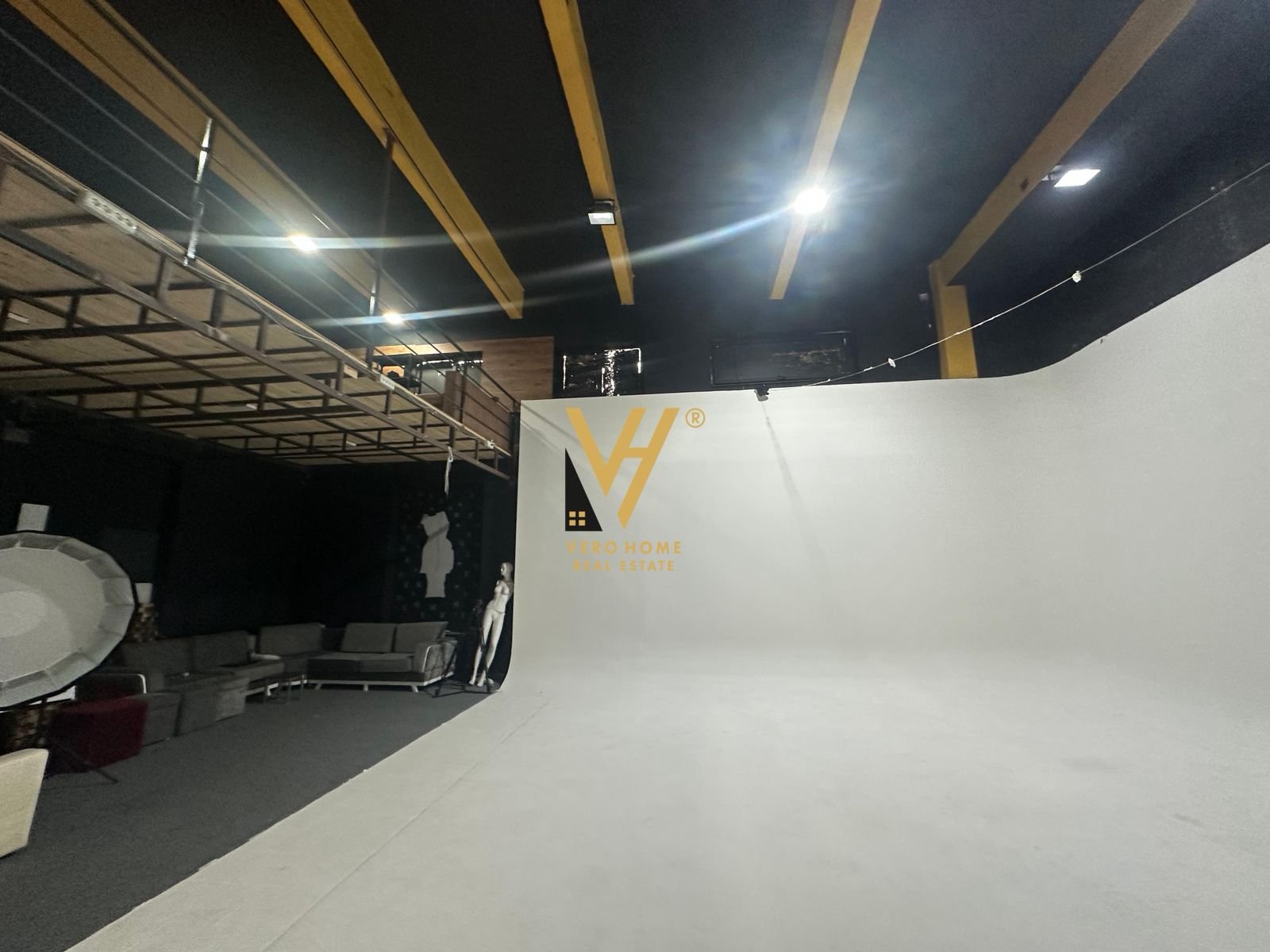 GODINE 300 M2 ME QERA TE 5 MAJI 3.000 EURO