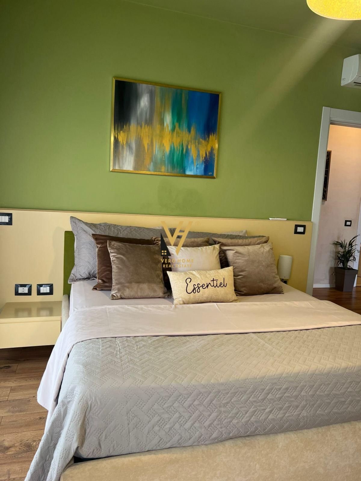 1+1 ME QERA TE STACIONI I TRENIT 80.000 LEKE