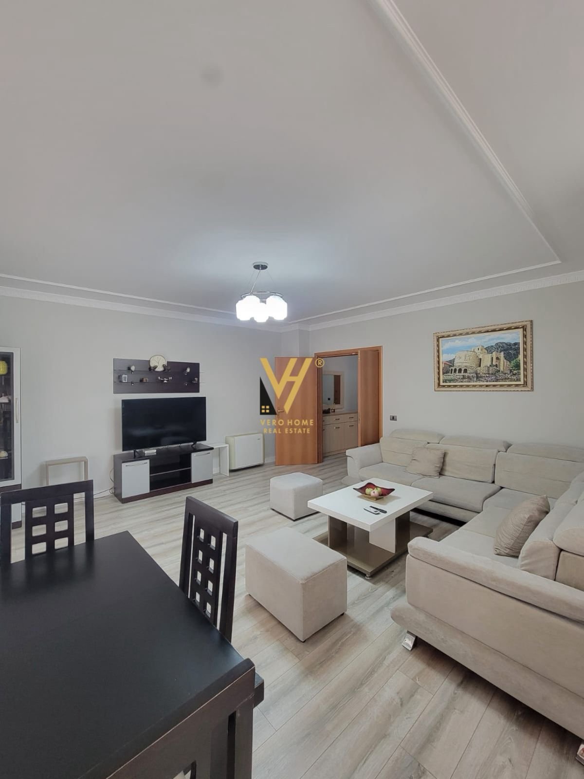 2+1+2+BLK ME QIRA TE KOMUNA E PARISIT 900 EURO