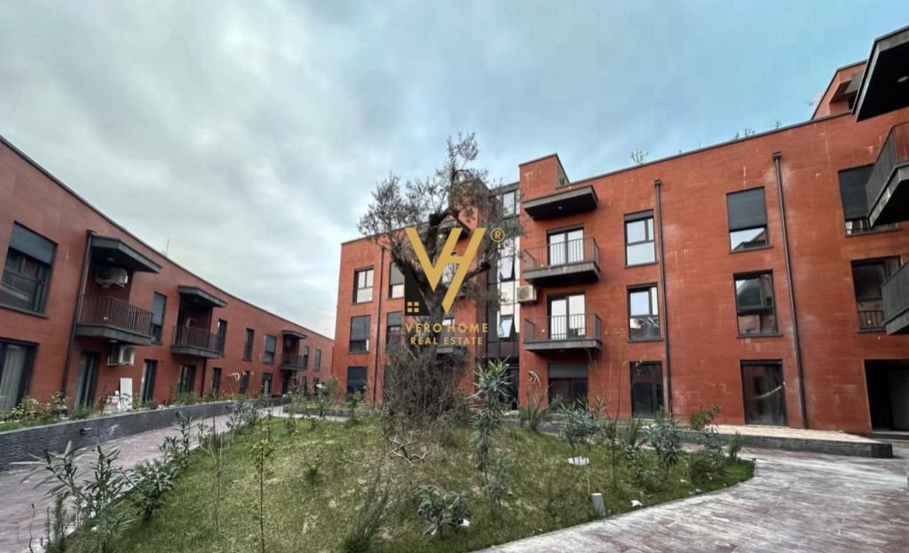 1+1 ME QERA TE TEG, ROSE GARDEN 680 EUR