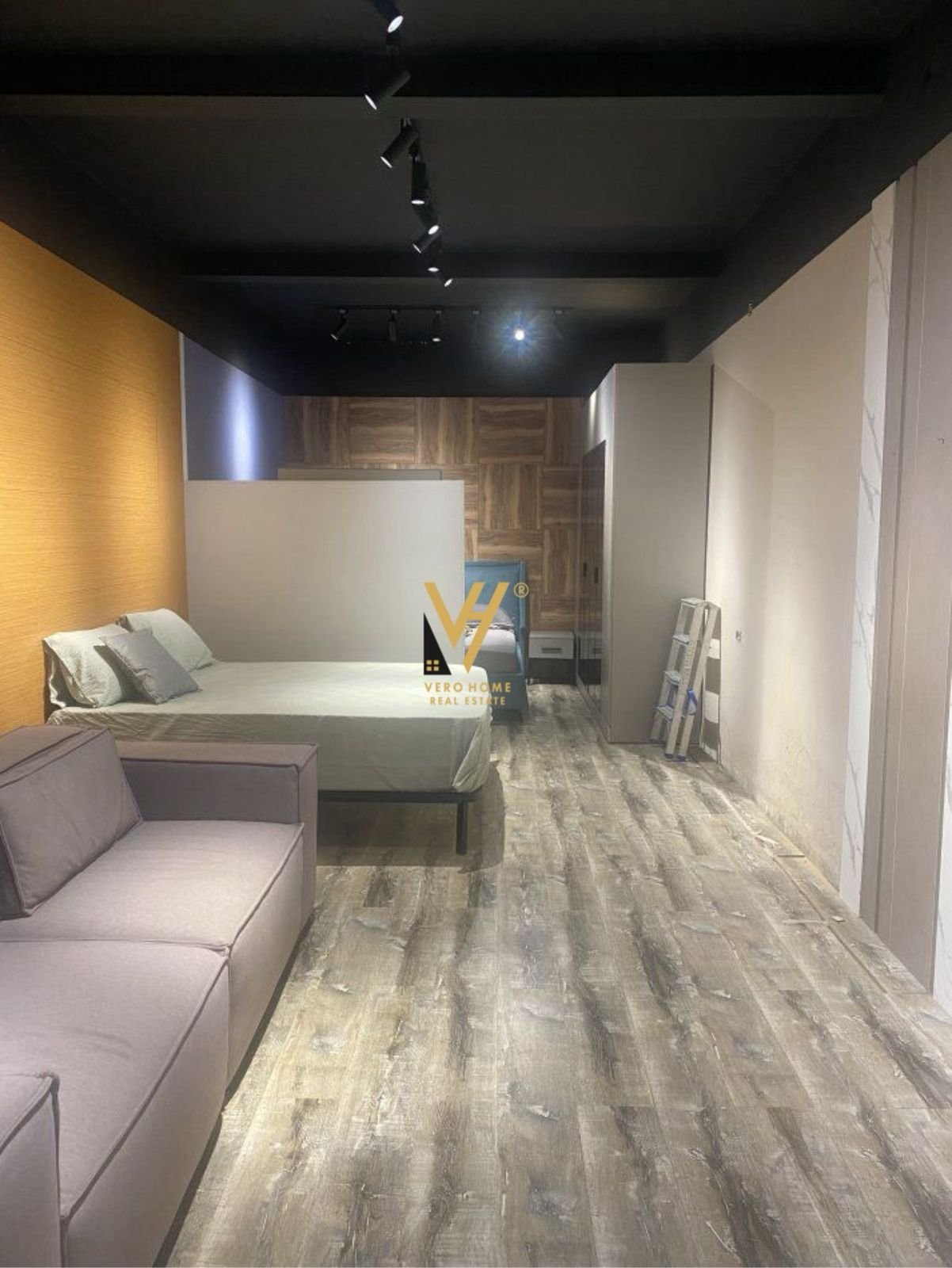 AMBIENT 35 M2 ME QIRA NE VASIL SHANTO 250 EURO