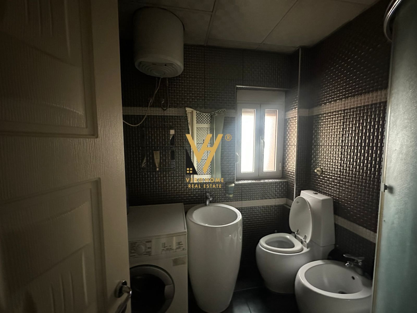 APARTAMENT TE RRUGA E DURRESIT 172.000 EURO