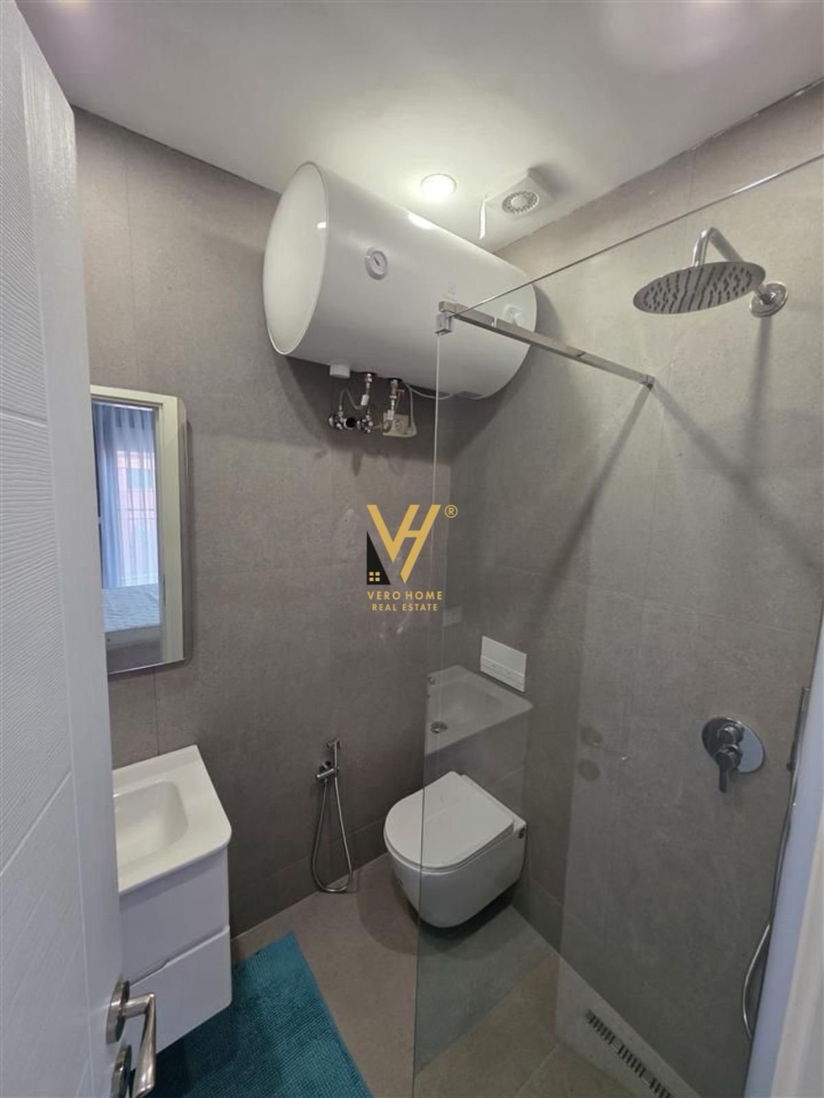 2+1+2+BLK ME QERA TE KOPSHTI BOTANIK 900 EURO