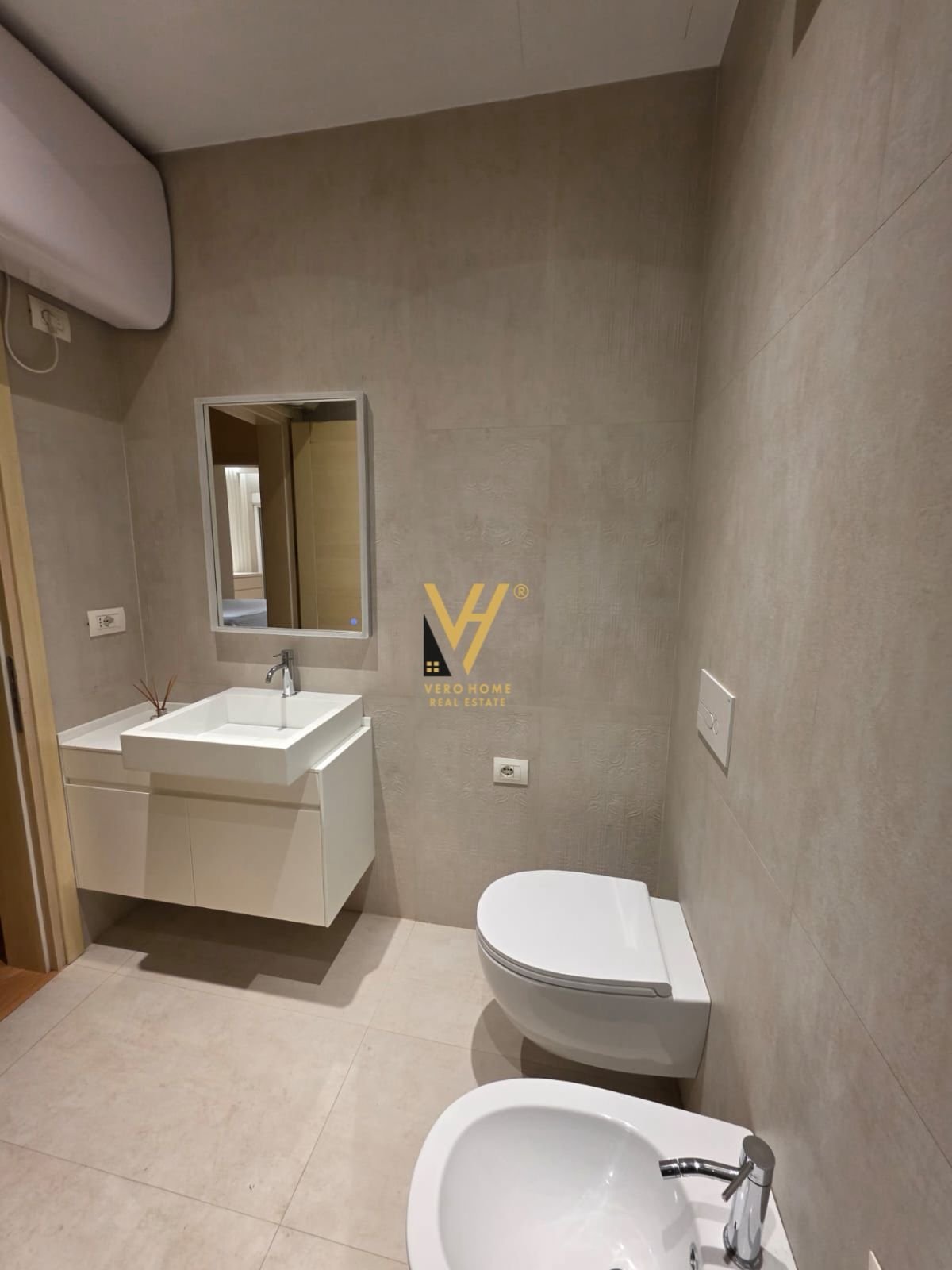 VILE DY KATESHE TE KODRA E DIELLIT 490.000 EURO