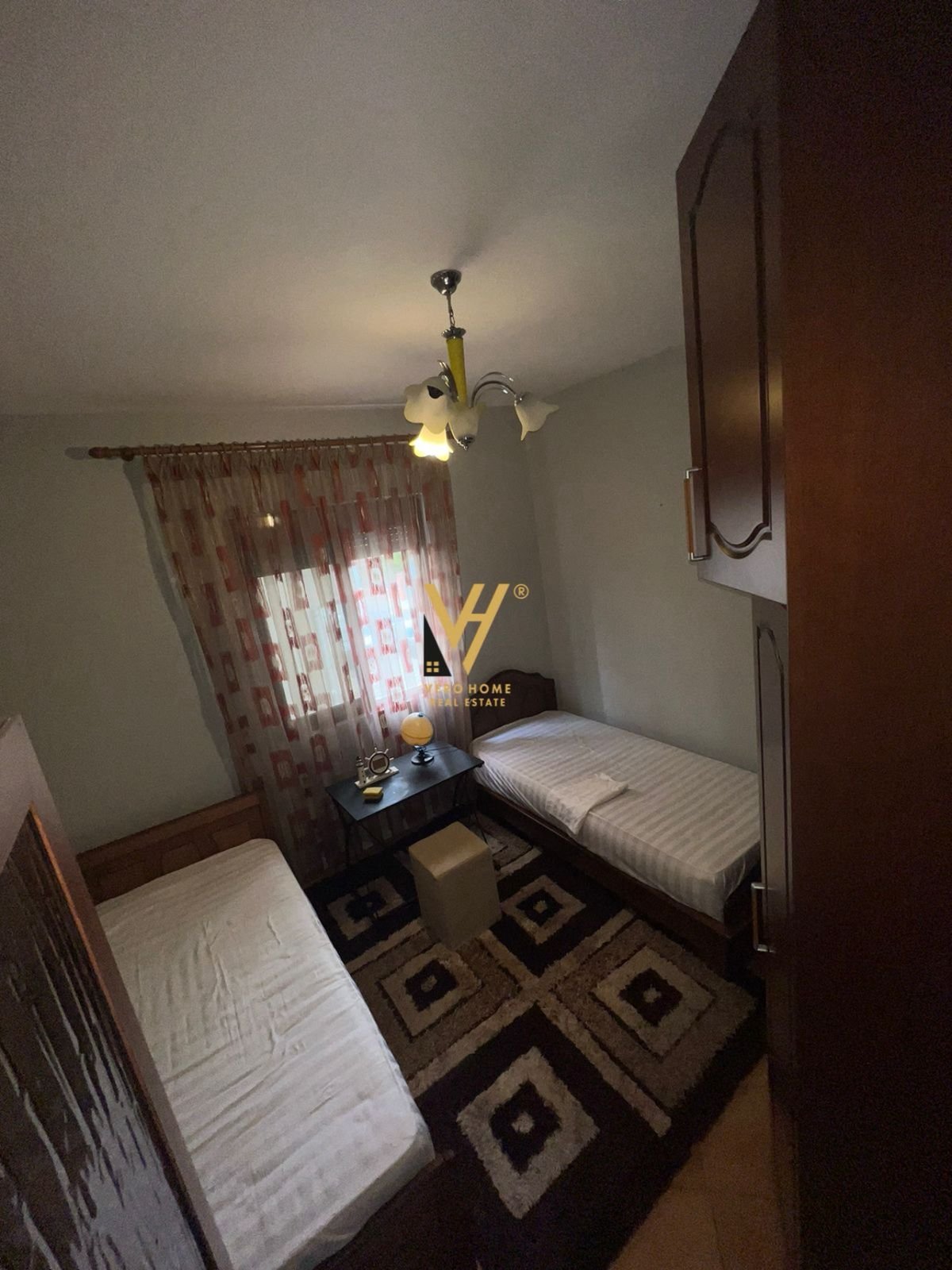 3+1+2 ME QERA TE KOMUNA E PARISIT 70.000 LEKE