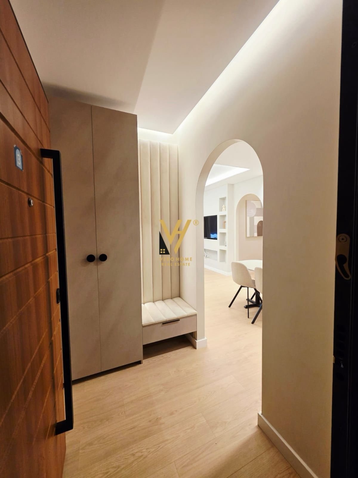 3+1+2+BLK ME QIRA TE KOMUNA PARISIT 1.800 EURO