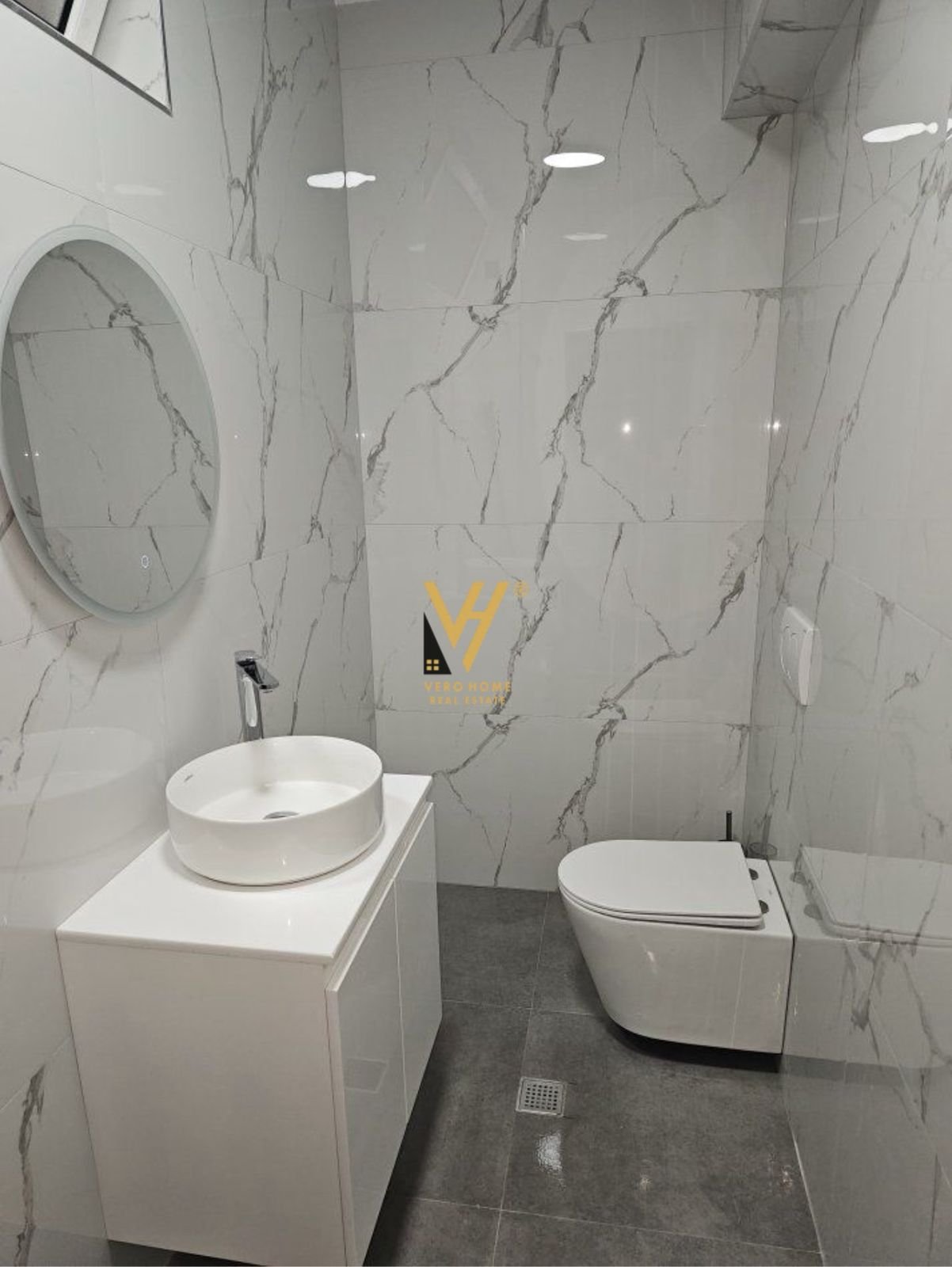 2+1+2 BLK ME QIRA NE QENDER 1.000 EURO