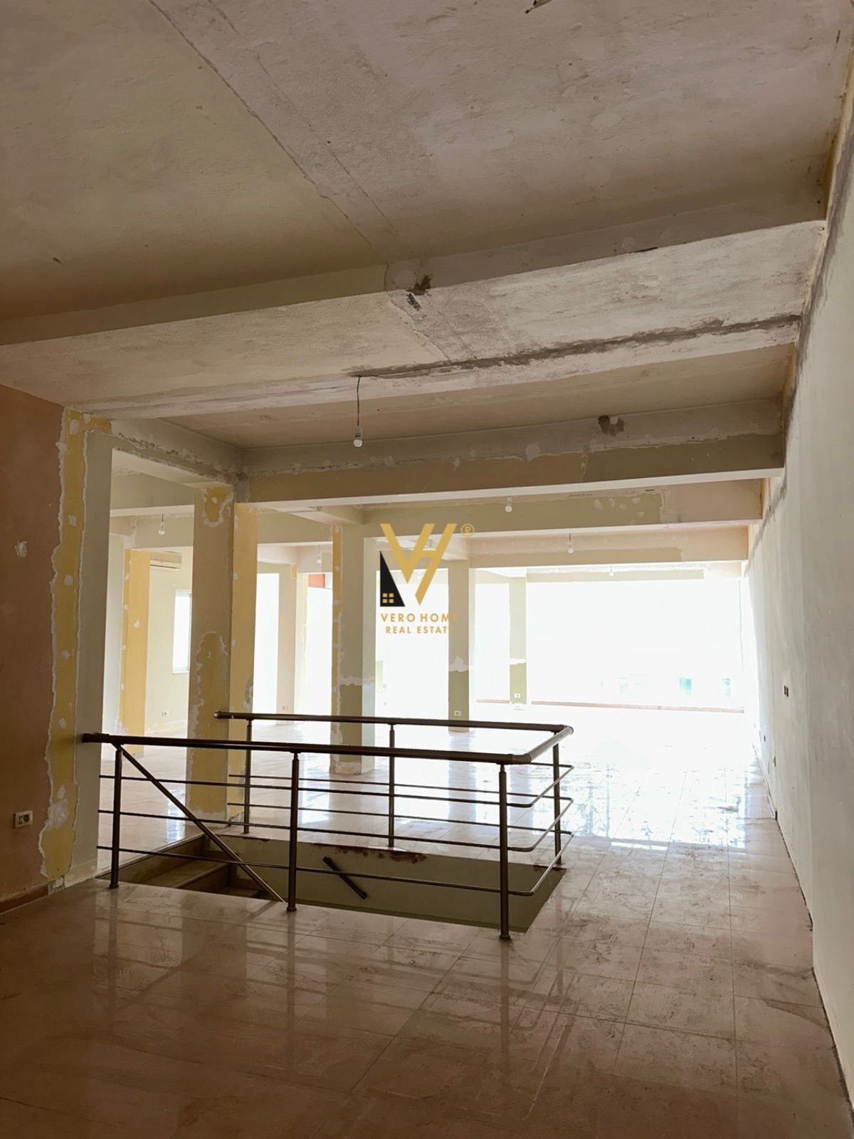 DYQAN 180 M2 TE RR. DRITAN HOXHA 36.000.000 LEKE