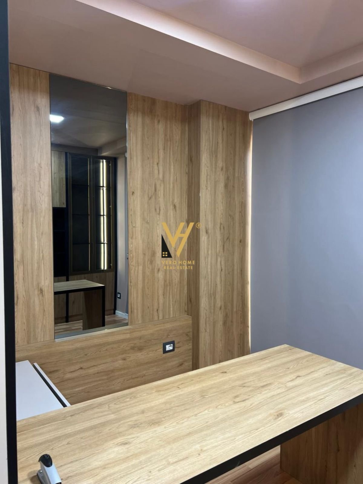 ZYRE 20 M2 ME QERA TE STACIONI I TRENIT 30.000 LEK