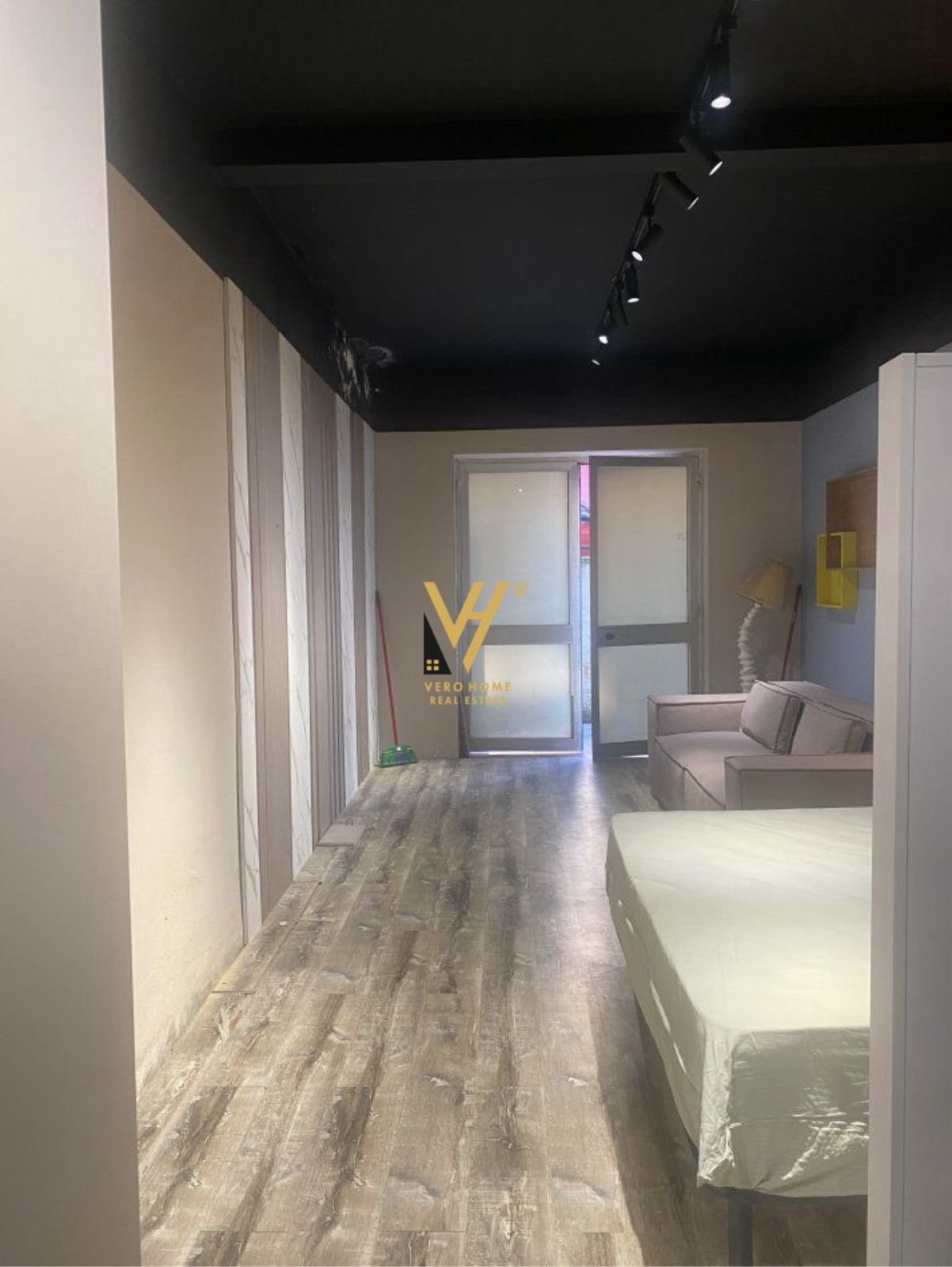 AMBIENT 35 M2 ME QIRA NE VASIL SHANTO 250 EURO