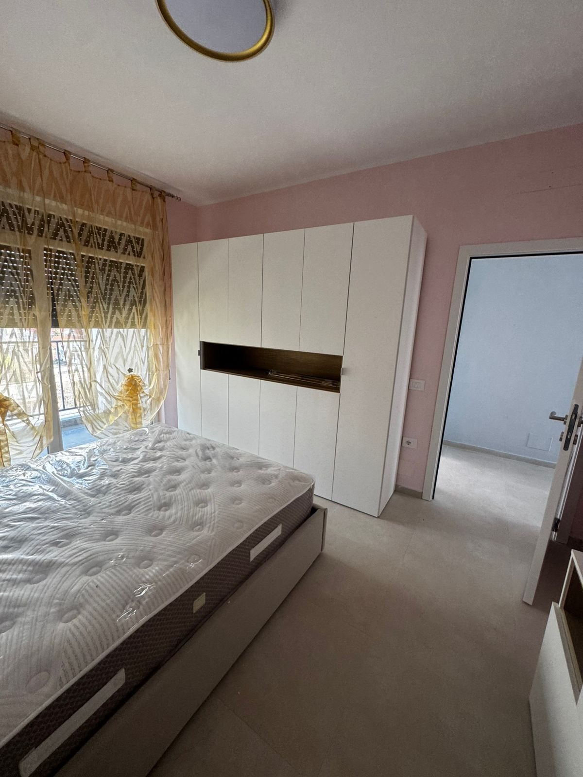 Rruga e 5 Majit (Concordi) – Jepet me Qira Apartam