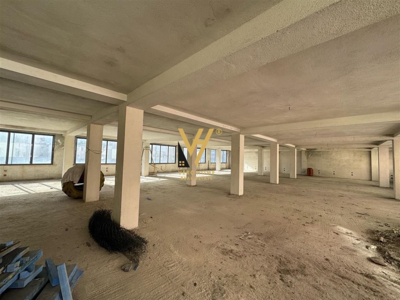 AMBIENT 450 M2 ME QERA TE IRFAN TOMINI 1.200 EURO