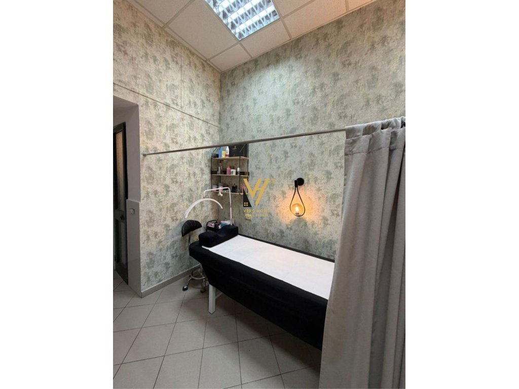 AMBIENT 16 M2 ME QERA TE 21 DHJETORI 300 EURO