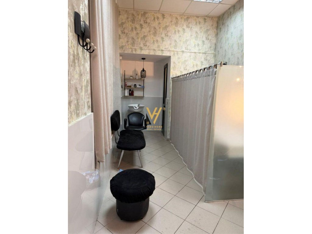 AMBIENT 16 M2 ME QERA TE 21 DHJETORI 300 EURO