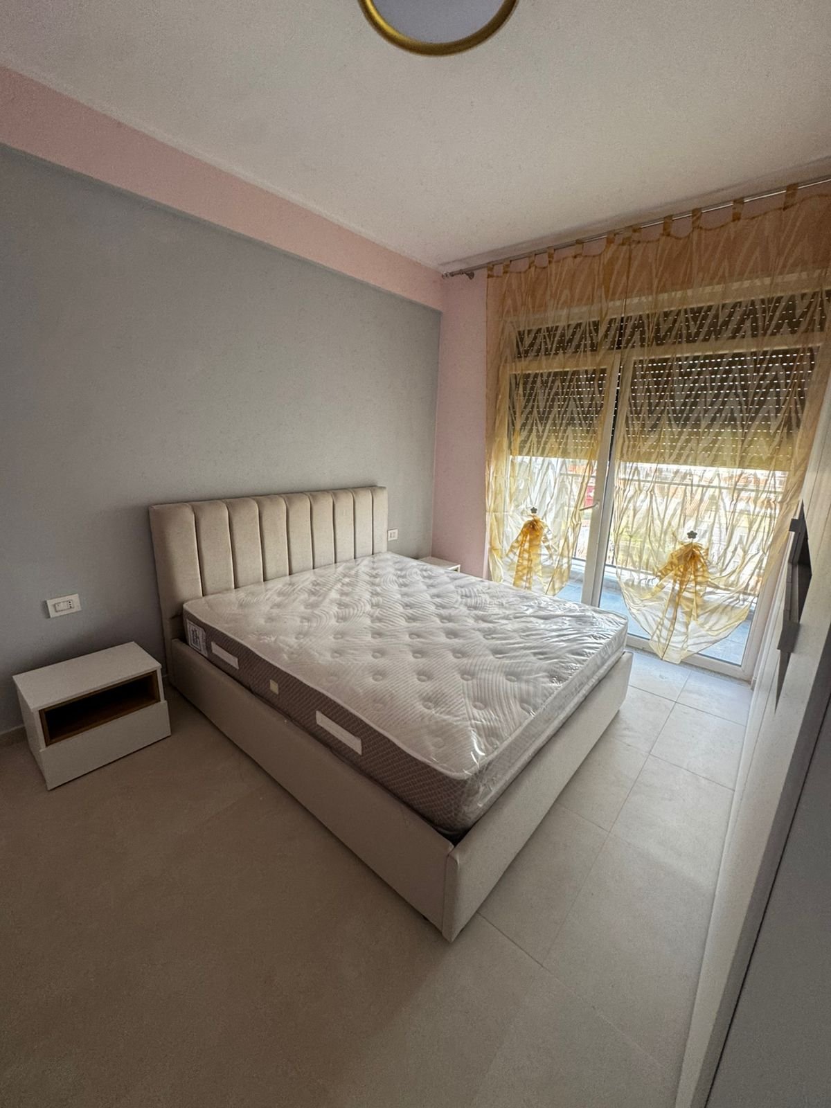 Rruga e 5 Majit (Concordi) – Jepet me Qira Apartam