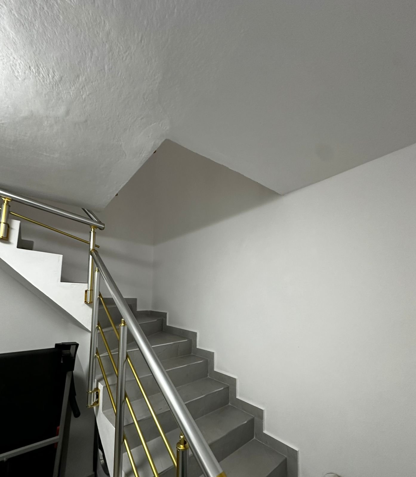 Jepet me Qira Duplex Tip Vilë – Pranë Stacionit të