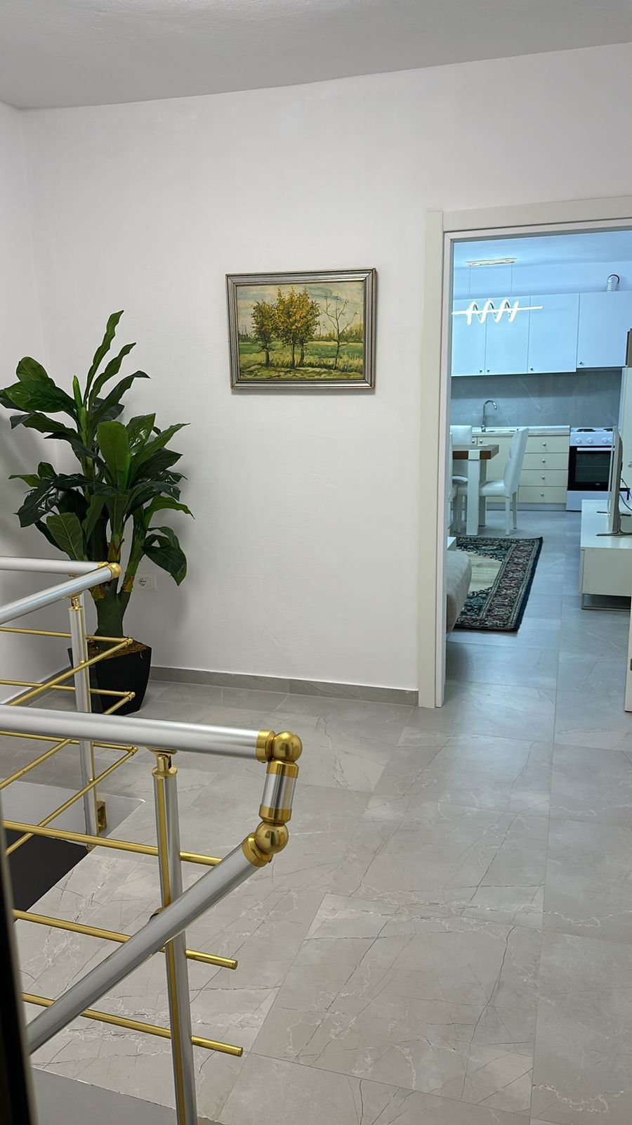 Jepet me Qira Duplex Tip Vilë – Pranë Stacionit të