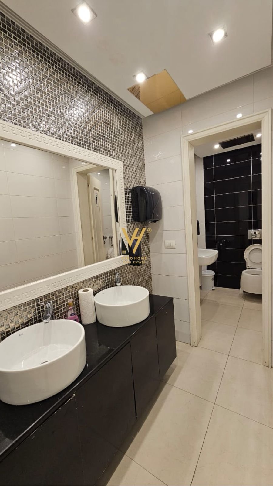 BIZNES BAR LOUNGE NE BLLOK 60.000 EURO