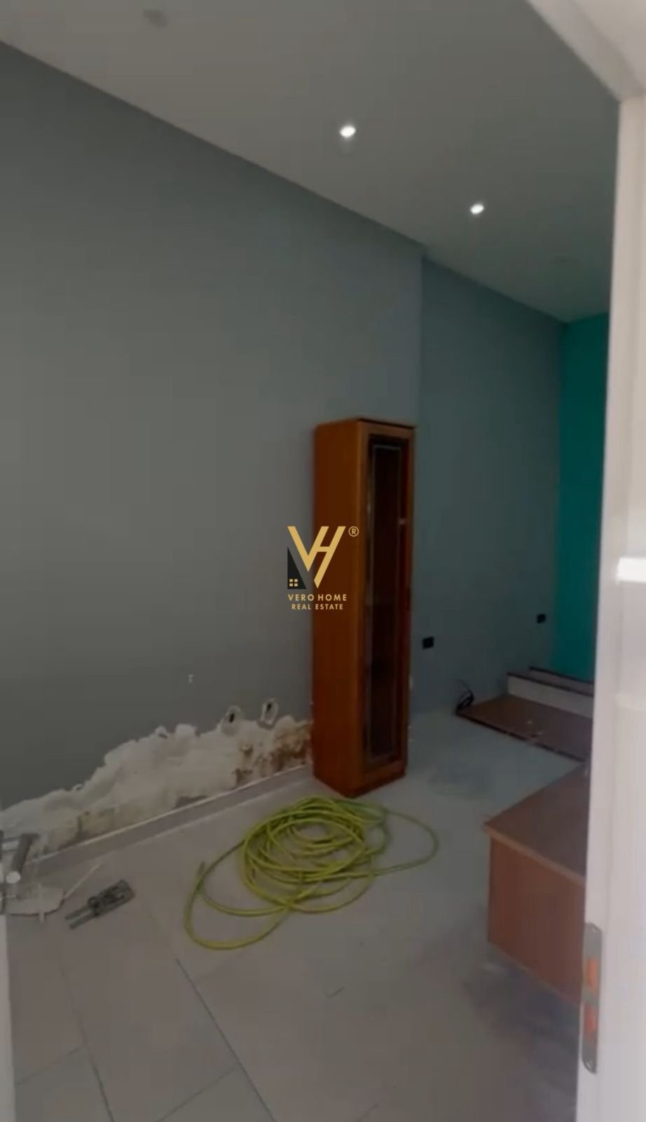 DYQAN 120 M2 ME QIRA TE RRUGA E DIBRES 50.000 LEKE