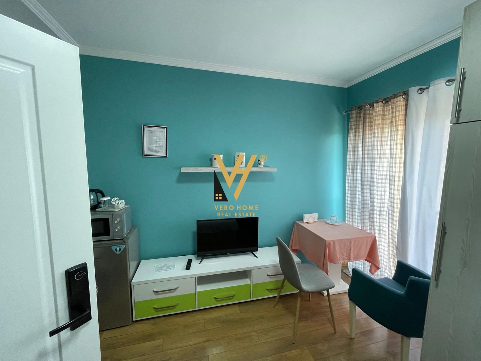 HOTEL ME QERA TE RRUGA E KAVAJES 3.500 EURO