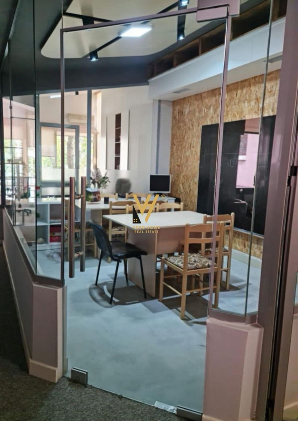 ZYRE 15 M2 ME QIRA NE MYSLYM SHYR 200 EURO