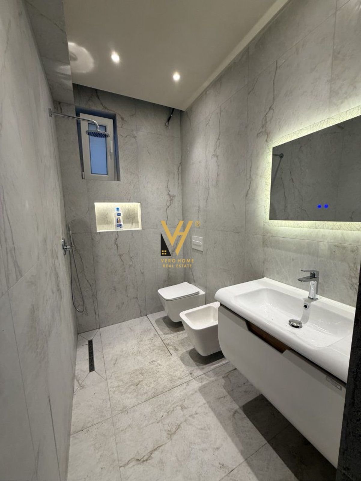 GODINE 440 M2 TE RRUGA NAIM FRASHERI 200.000 LEKE