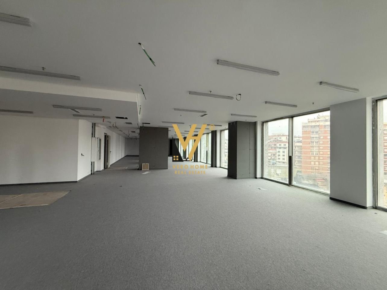 AMBIENT 1.570 M2 TE DOWNTOWN 39.300 EURO