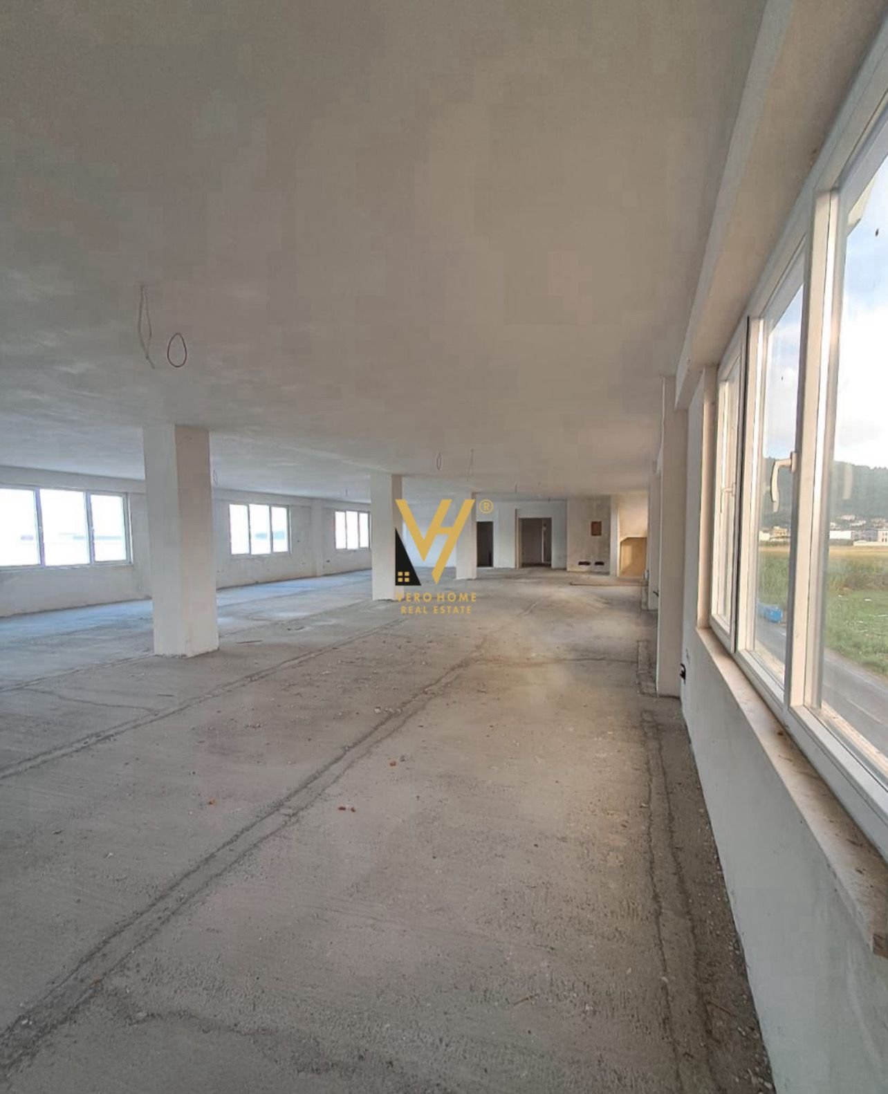 AMBIENT BIZNESI 1.280 M2 NE VAQARR 13.000 EURO