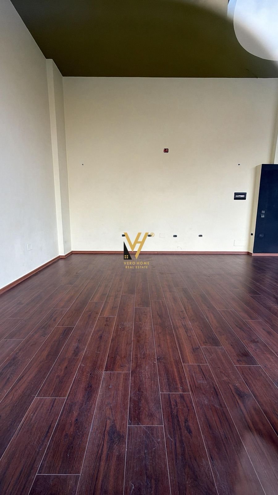 AMBIENT 75 M2 ME QIRA TE QYTETI STUDENTI 800 EURO