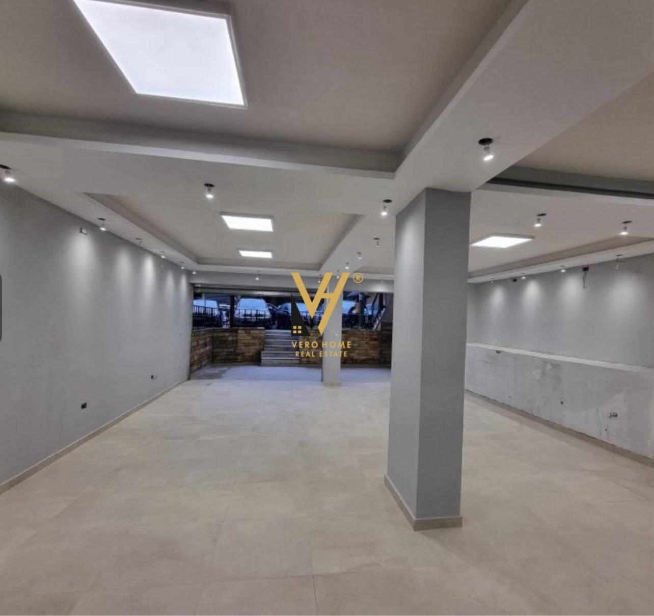 AMBIENT BIZNESI 94 M2 TE HOXHA TAHSIN 134.000 EURO